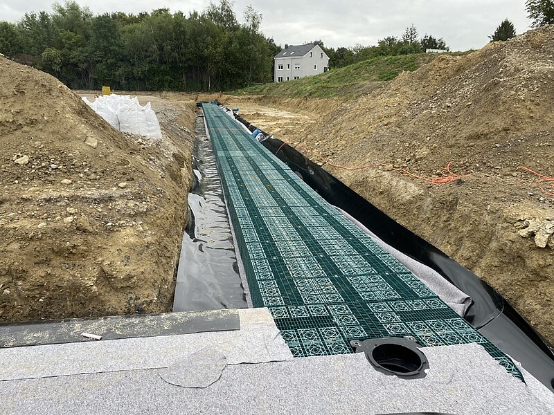 Vorrichtung für Versickerung auf einer Baustelle