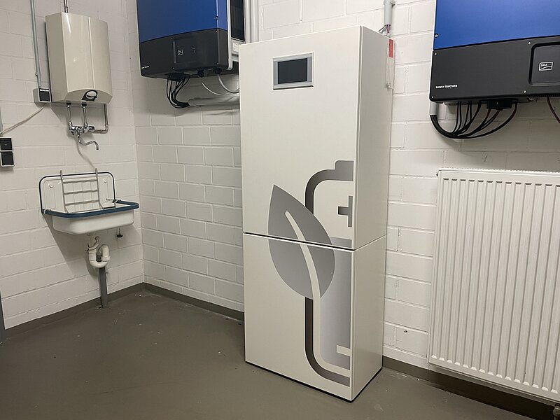 Stromspeicher im Kellerraum