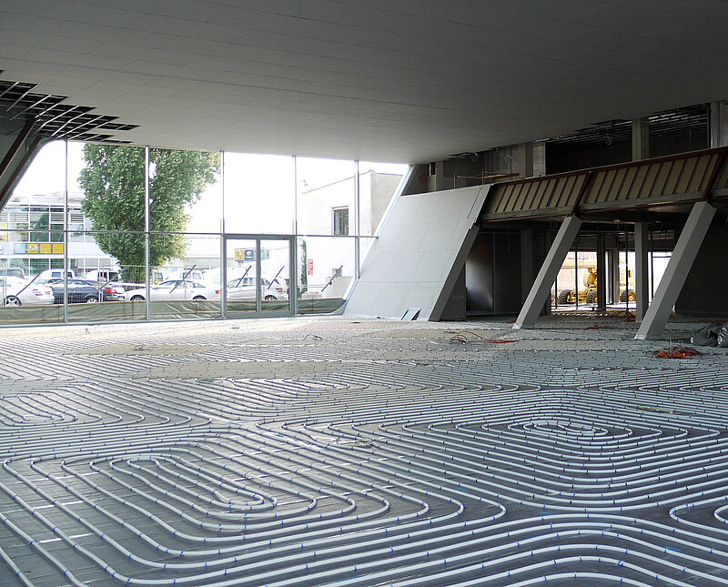 Fußbodenheizung in einem Autohaus