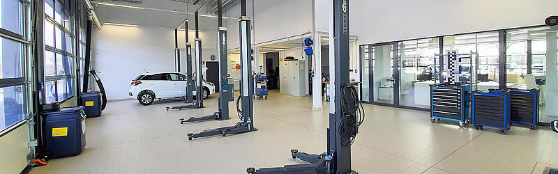 Innenbereich eines Karosserie- und Lackierbetriebs