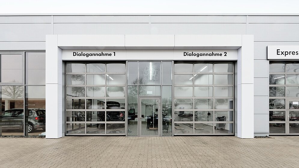 Lichtdurchlässiger Eingangsbereich Dialogannahme